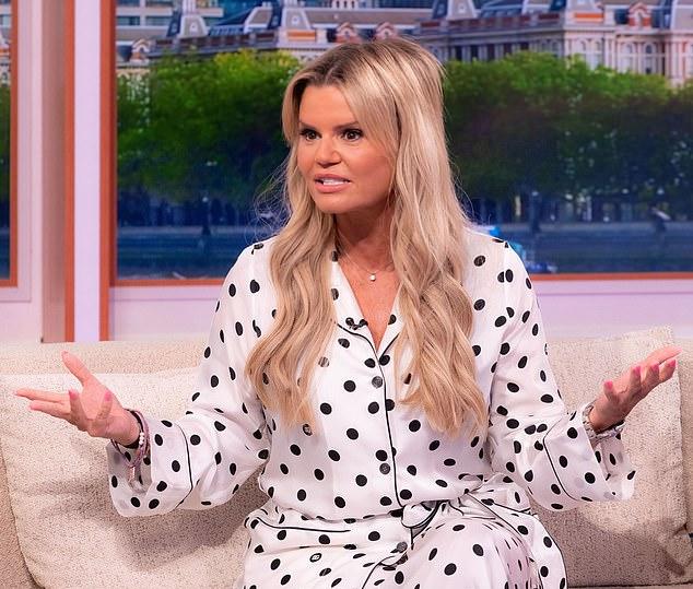 Керри Катона (замечена в августе) ошеломила фанатов, признавшись со сцены, что когда-то целовала Робби Уильямса.