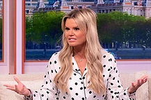 Керри Катона шокировала фанатов, заявив со сцены, что однажды поцеловала Робби Уильямса