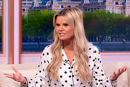 Керри Катона шокировала фанатов, заявив со сцены, что однажды поцеловала Робби Уильямса