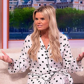 Керри Катона шокировала фанатов, заявив со сцены, что однажды поцеловала Робби Уильямса