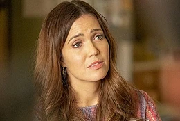 Мэнди Мур: элегантный образ на Vogue World и семейное торжество в Диснейленде