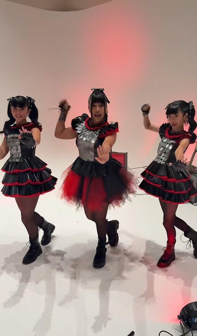 Костюм выпущен после того, как юная особа спровоцировала споры фальшивыми татуировками на лице.