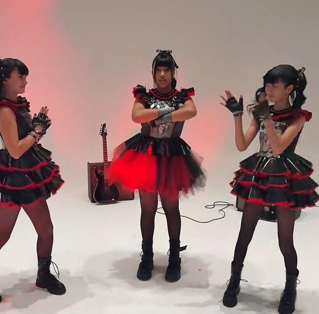 В клипах звучала музыка японской кавай-метал группы.