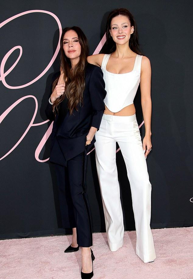 Виктория и Никола стали предметом слухов о ссоре, когда актриса в 2022-м отказалась от свадебного платья экс-Spice Girl.