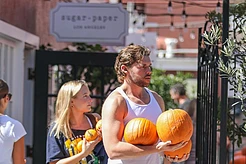 Кристофер Шварценеггер демонстрирует стройную фигуру и новую подругу