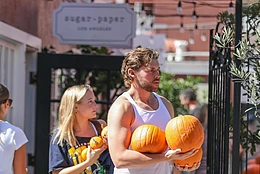 Кристофер Шварценеггер демонстрирует стройную фигуру и новую подругу