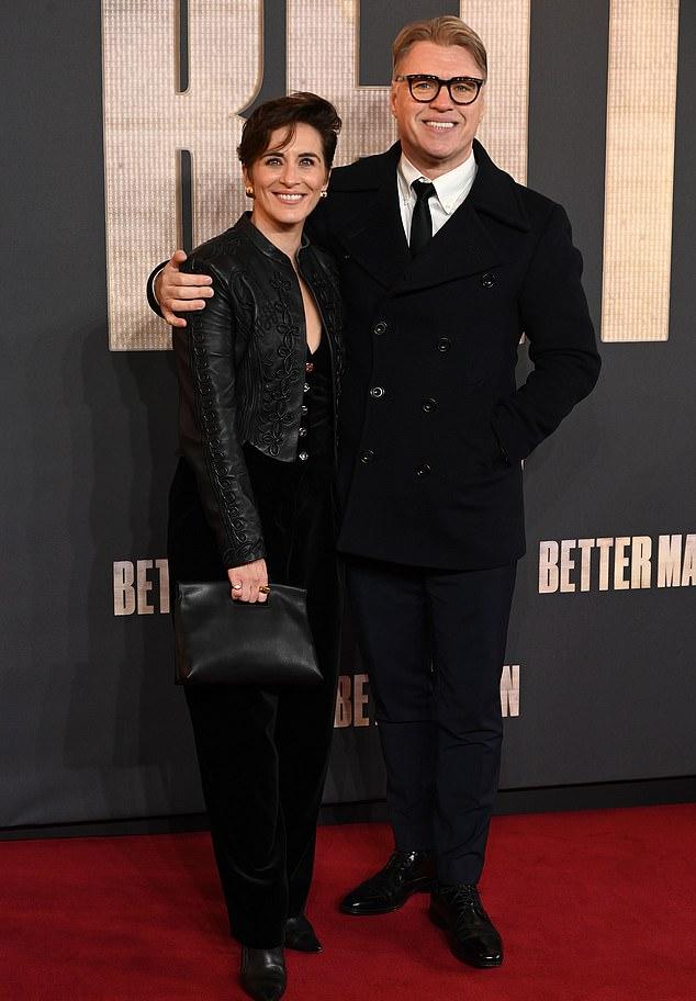 Day Fever – проект 42-летней актрисы Вики из «По долгу службы» и её мужа Джонни Оуэна. Их вечеринки распроданы по всей стране.