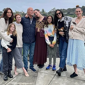 Две из пяти дочерей Брюса Уиллиса появились вместе на редких фотографиях во вторник