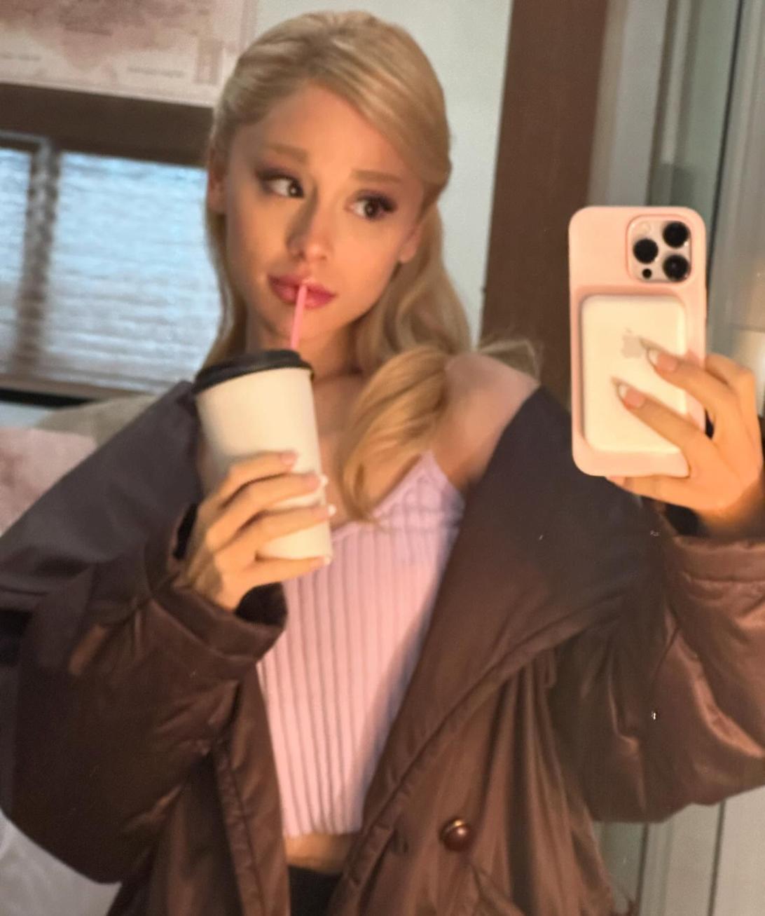 Ариана Гранде на съемках «Злой» 