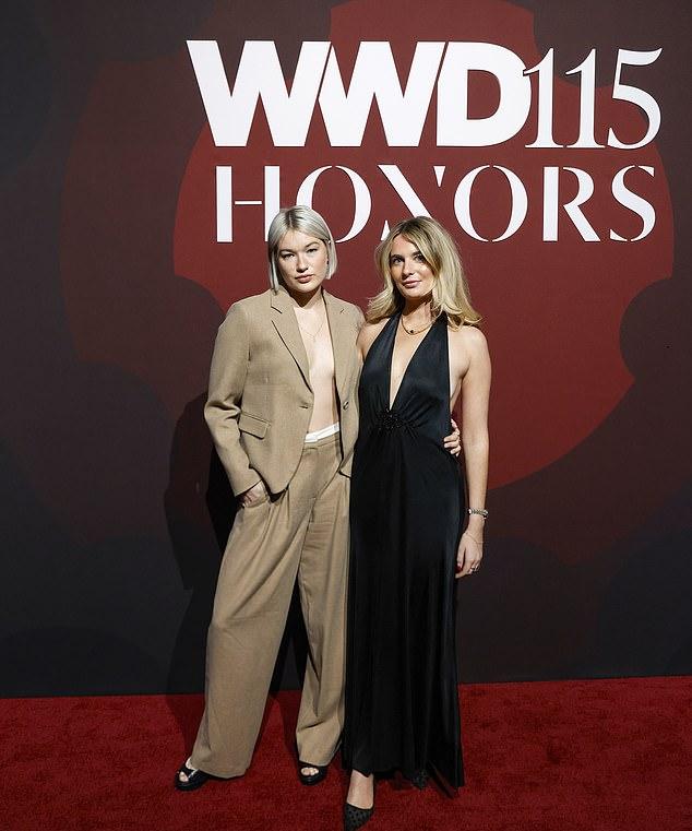 Это Мадлен Вест Духовны – красавица-дочь голливудских звезд Дэвида Духовны и Теа Леони. Замечена с Дафной Пенистон.