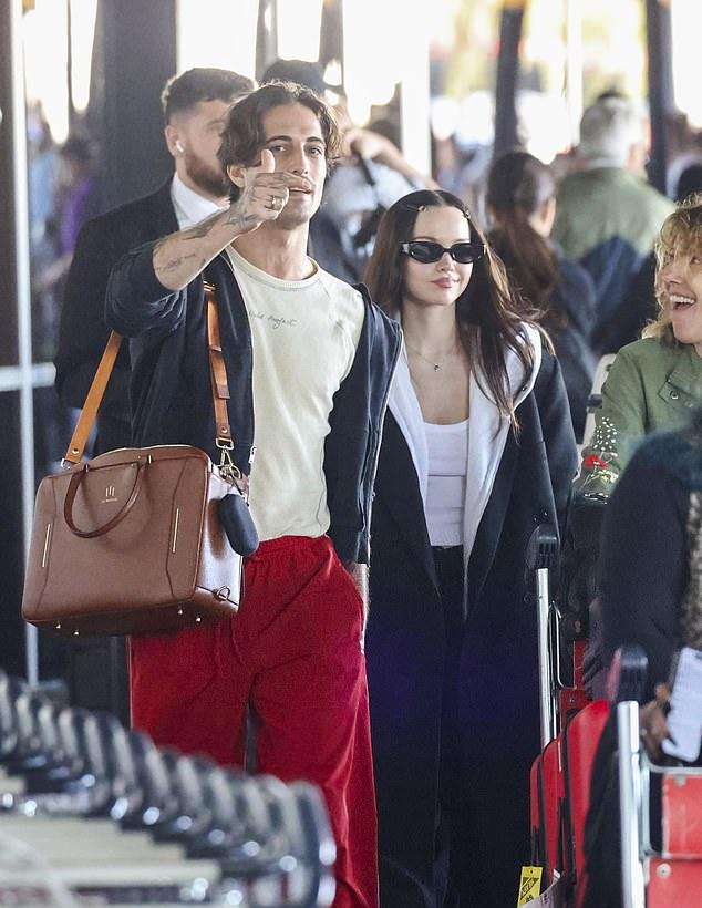 Дав Камерон тщательно скрывала бриллиантовое помолвочное кольцо после помолвки с фронтменом Måneskin Дамиано Давидом.