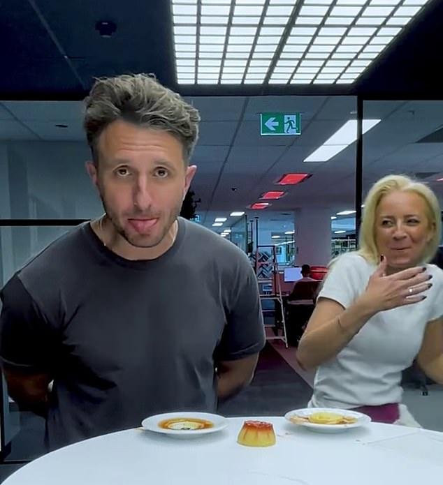 В клипе пара стоит перед двумя тарелками, на каждой из которых крем-карамель.