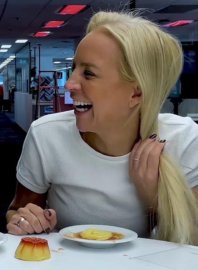 Зоркий фанат заметил тонкое колечко на безымянном пальце левой руки Кэрри.