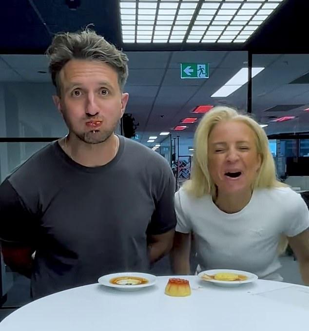 Смешное видео вызвало шквал комментариев. Один фанат написал: «Смотрел это несколько раз, но лишь сейчас вслух рассмеялся»."