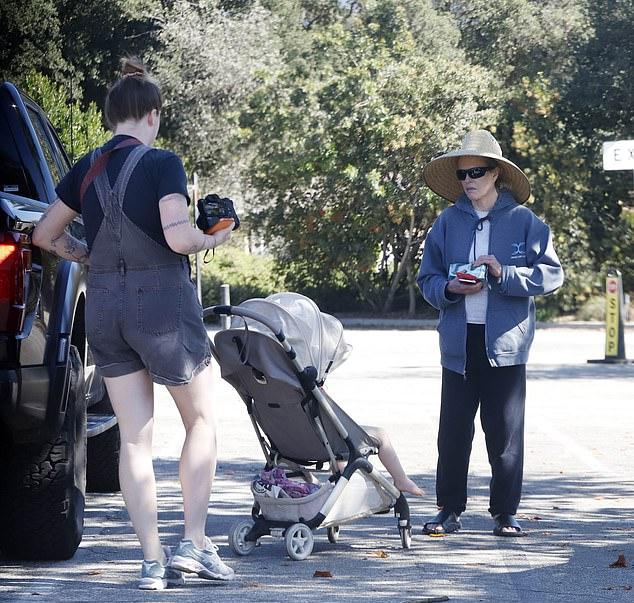 Редкое появление Айрленд Болдуин с матерью Ким Бейсингер