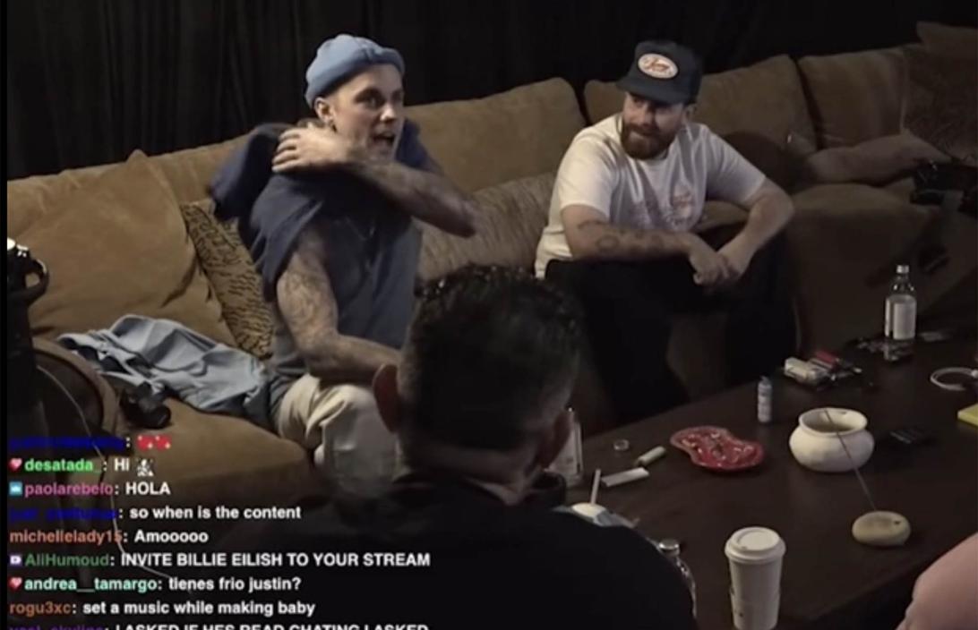 Джастин Бибер в прямом эфире Twitch.