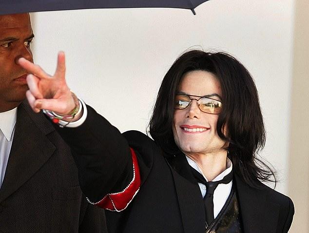 На пике карьеры Король поп-музыки запланировал 50 аншлаговых шоу всего за 18 дней до своей кончины в июне 2009.