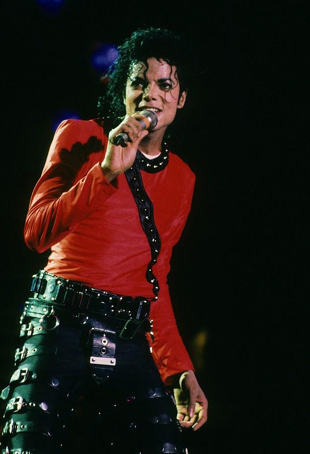 Весь мир был шокирован смертью Майкла Джексона за 18 дней до старта его прощального шоу «This Is It».