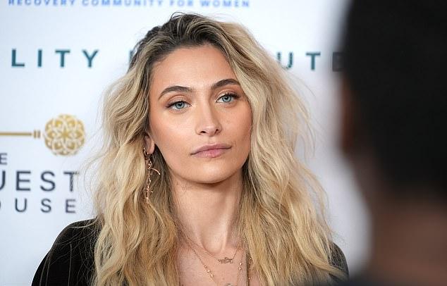 Тем временем 27-летняя Пэрис Джексон, дочь поп-звезды, публично отмежевалась от двухсерийного фильма за $155 млн из-за «нечестности».