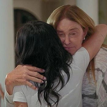 Кендалл и Кайли Дженнер были поражены неожиданным появлением Кейтлин Дженнер на семейном сборе в их родительском доме