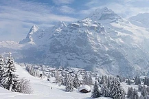 Джордж Лэзенби, возможно, был наименее запоминающимся Джеймсом Бондом, но его наследие в Швейцарских Альпах остаётся неизменным