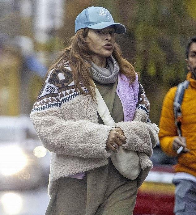 Редкое появление Евы Мендес и новая жизнь семьи в Лондоне