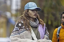 Редкое появление Евы Мендес и новая жизнь семьи в Лондоне