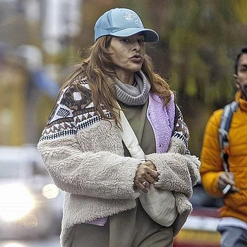 Редкое появление Евы Мендес и новая жизнь семьи в Лондоне