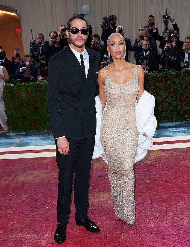 Основательница SKIMS не ходит на свидания. Её последний публичный роман был с Питом Дэвидсоном, замеченными в мае 2022 в Нью-Йорке.