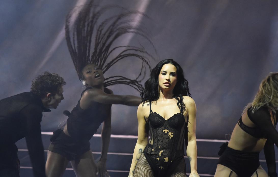 Деми Ловато выступает на концерте «One Night Only» в Голливудском Палладиуме.