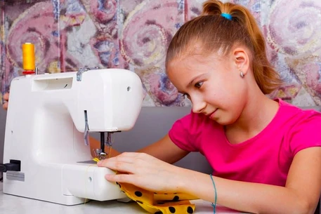 Почему в 2025 году все одержимы шитьем (Да, и Тэйлор Свифт тоже!)