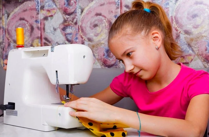 Почему в 2025 году все одержимы шитьем (Да, и Тэйлор Свифт тоже!)