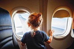 Стюардесса поделилась советами для авиаперелетов с детьми