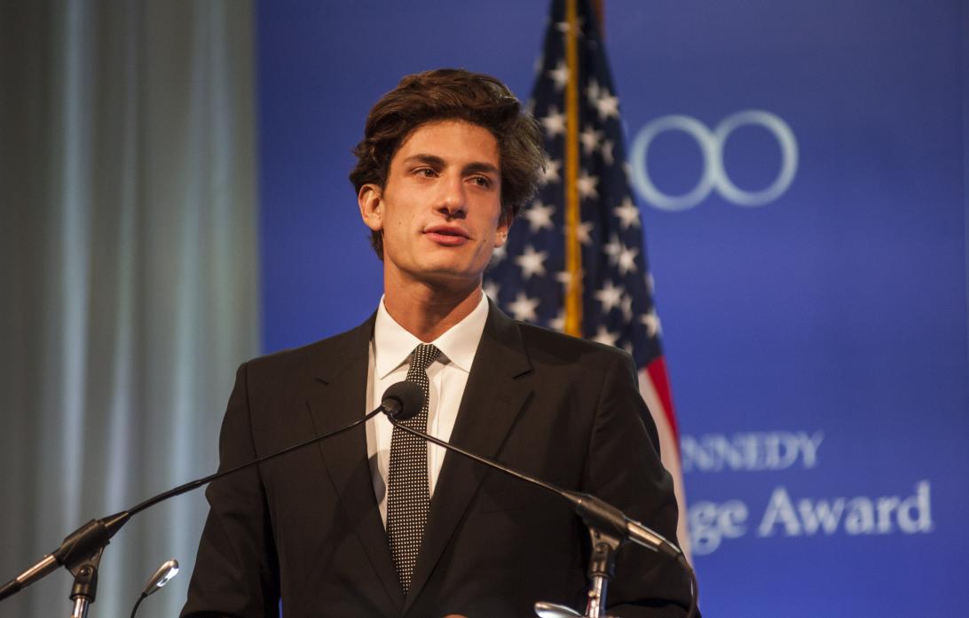 Выступление Джека Шлоссберга на премии Джона Ф. Кеннеди «Профиль мужества» 2017 года.