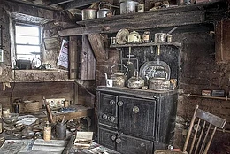 Ребекка Браунли на протяжении многих лет исследовала заброшенные места и руины, с удовольствием документируя свои приключения с помощью фотографии