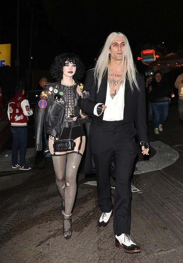 Недавно обрученная пара посетила ежегодную Хэллоуин-вечеринку Васа Дж. Моргана и Майкла Брауна в ЛА.