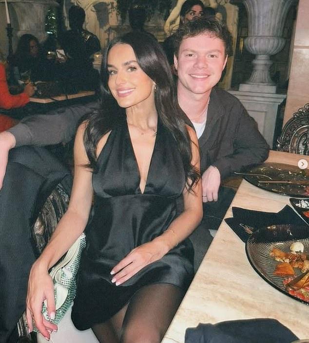 Бойфренд звезды Strictly Эмбер Дэвис Бен Джойс посетил ее репетицию в понедельник, всего через несколько дней после того, как ее профессиональный партнер Никита Кузьмин был замечен нежно целующим ее в голову