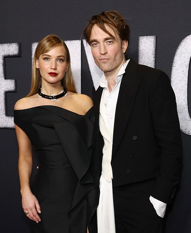 Актриса и звезда "Сумерек" встретились в театре AMC Lincoln Square после признания: она кормила его объедками из мусорки.