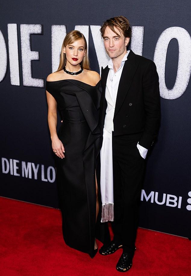 Дженнифер Лоуренс (35) и Роберт Паттинсон (39) посетили нью-йоркскую премьеру своего нового фильма «Die My Love» в субботу.