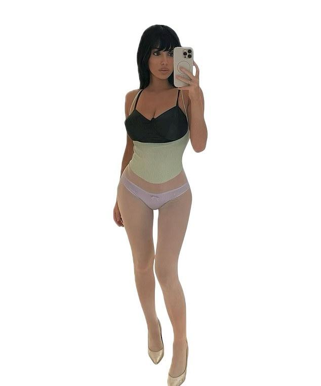 Ретро-матронный вид бюстгальтеров Цензори обусловлен сильно ограниченным выбором при ее предполагаемом размере 32G.