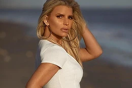 Джессика Симпсон отмечает важную веху и осмысливает трудные уроки, которые с ней связаны