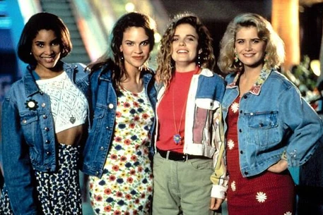 Хилари Суонк показала своим детям места своего детства