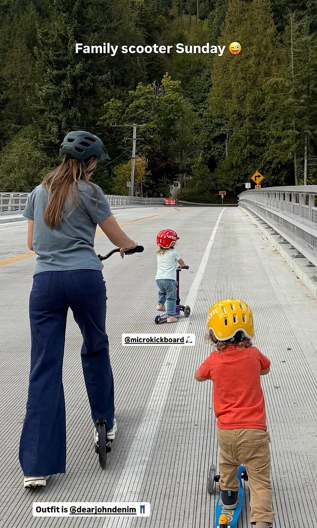 Хилари Суонк теперь мать двоих: близнецов Аи и Ома, которых она воспитывает с мужем Филипом Шнайдером.