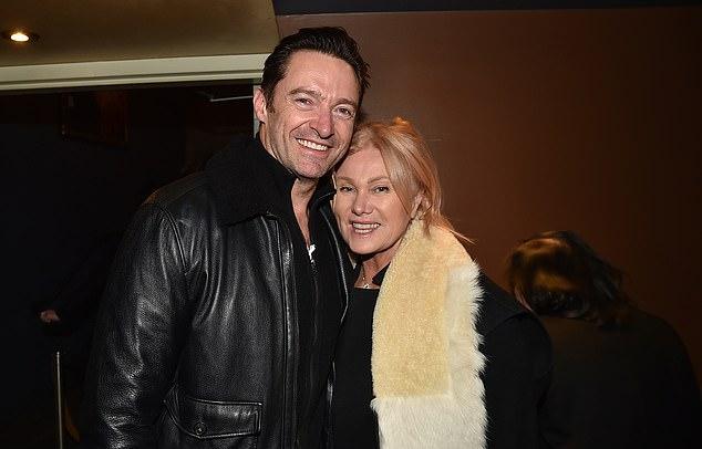 Деборра-Ли Фернесс получила предложение написать книгу, и её бывший муж Хью Джекман этим недоволен