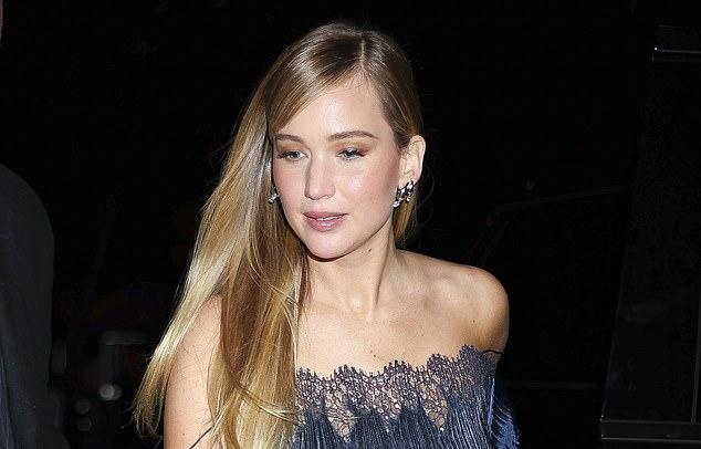 Дженнифер рассказала Vogue: «Обсуждать материнство очень непросто, ведь опыт каждого настолько индивидуален».