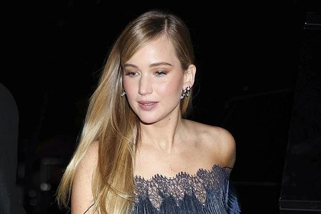 Дженнифер Лоуренс заявила, что тяжелый опыт послеродовой депрессии после рождения второго ребенка помог ей в работе над ролью в фильме «Умри, моя любовь»