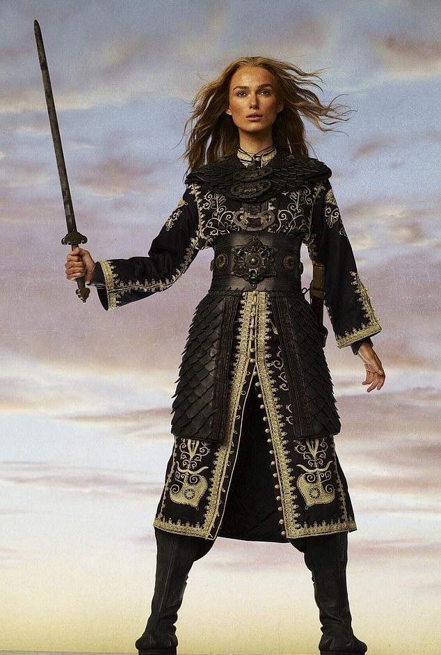 Исполнительница роли Элизабет Суонн призналась: крупные планы отталкивали её из-за собственного «большого лица». (Кадр из «Пиратов Карибского моря», 2007).