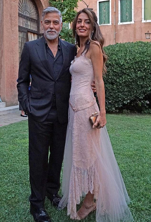 Продвигая фильм «Джей Келли», Джордж впервые мило прокомментировал семью: близнецы его «все еще любят», а ему «не на что жаловаться».