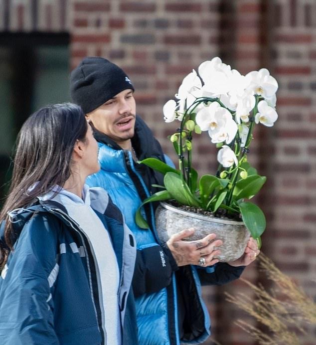 Средний сын Бекхэмов (23) и его 24-летняя девушка-диджей, замеченные вместе в Париже, похоже, возобновили роман в прошлом месяце.