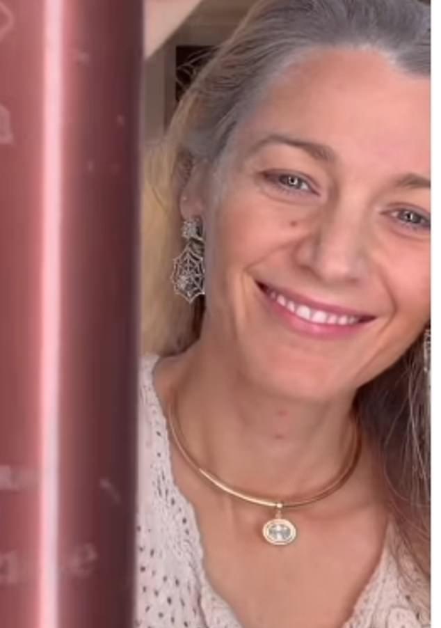 Звезда "Сплетницы" самостоятельно и мастерски нанесла грим, состаривший её на 50 лет.